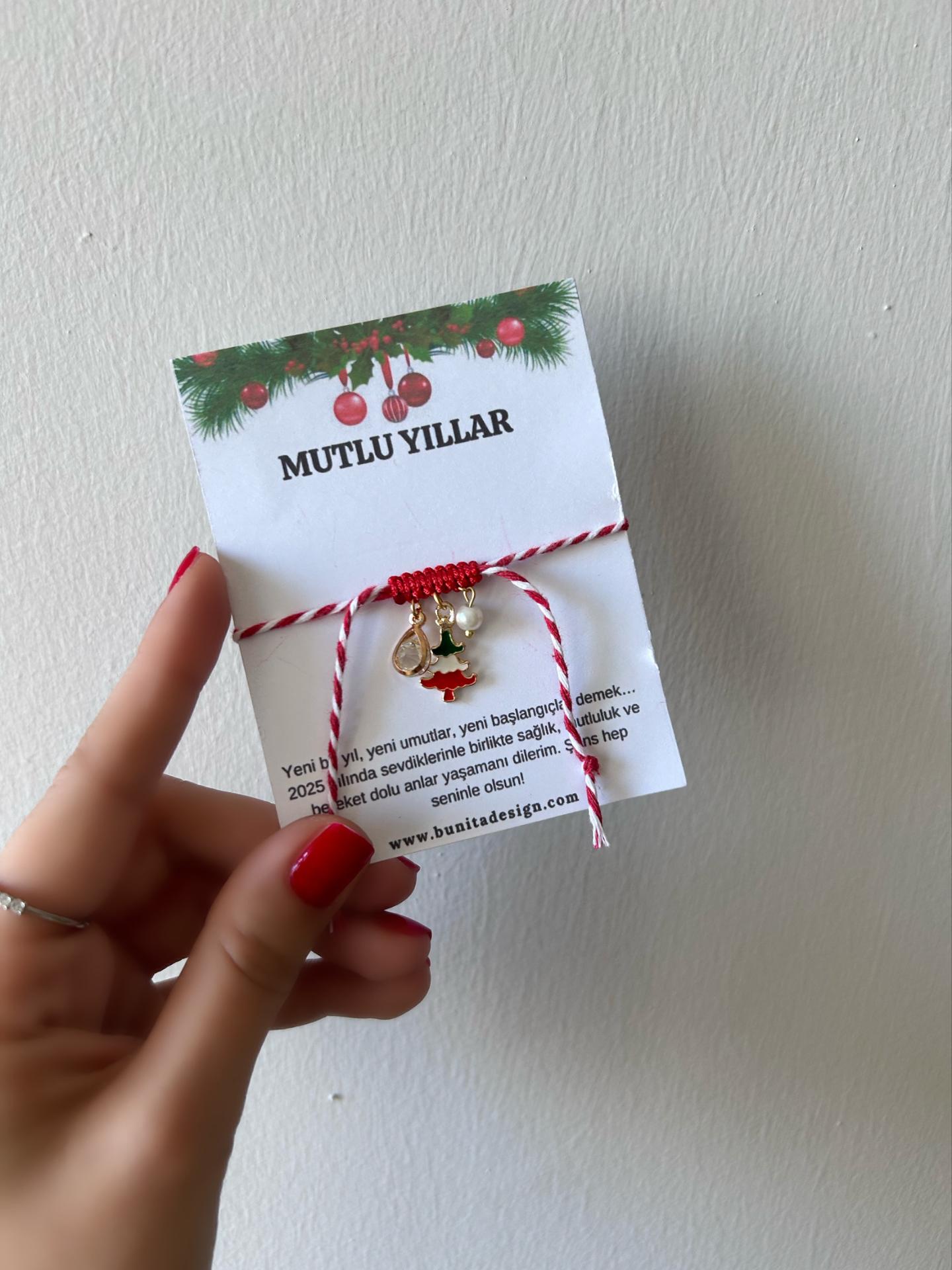 Mini%20Yılbaşı%20Ağacı%20Figürlü%20Charm%20Detay%20Yeni%20Yıl%20Konsept%20Bileklik