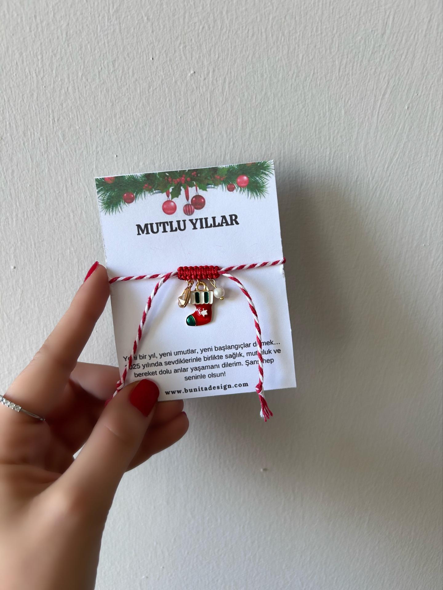 Noel%20Kırmızı%20Çorap%20Figürlü%20Charm%20Detay%20Yeni%20Yıl%20Konsept%20Bileklik