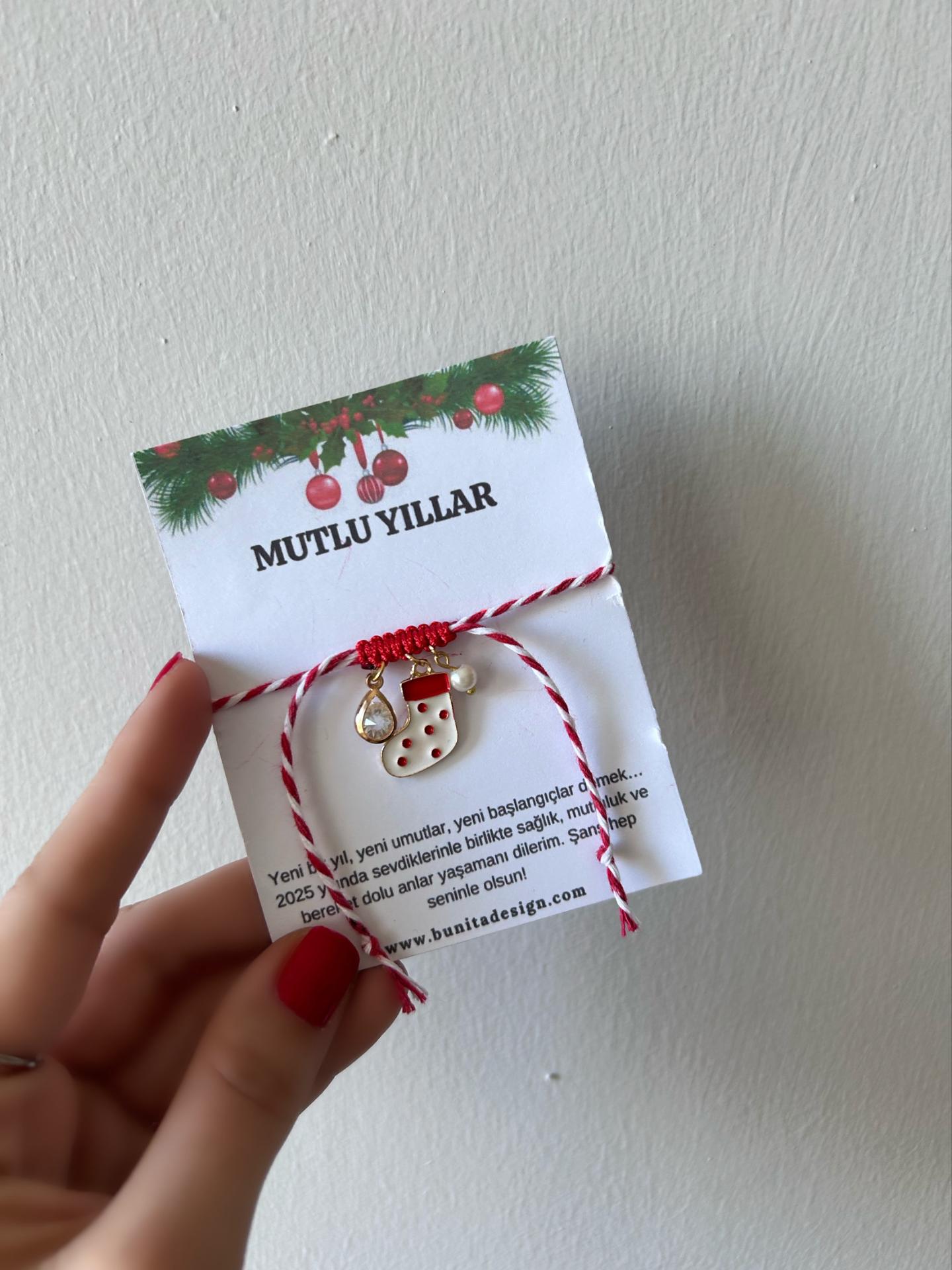 Noel%20Puantiyeli%20Çorap%20Figürlü%20Charm%20Detay%20Yeni%20Yıl%20Konsept%20Bileklik